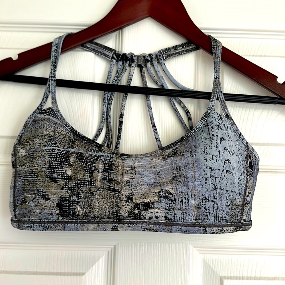 EUC Lululemon strappy sports bra 🔥